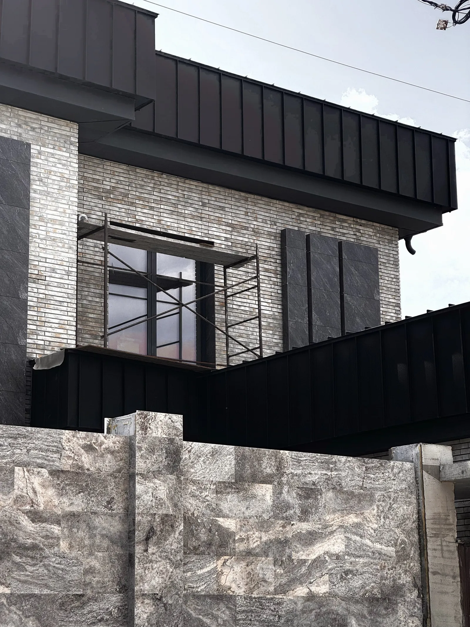 Об'єкт з виробами GoodBrick ручної формовки: Біла Патина / Платина 440/50/20 — фото 1